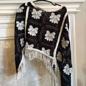 House of Harlow 1960 Black and White Floral Poncho